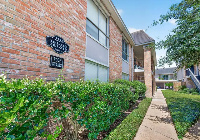 Photo 2 of Condo for sale at 2234 S Piney Point Rd #206, Houston, TX 77063 | MLS# 33062708 | Listing updated on 2026-06-16
