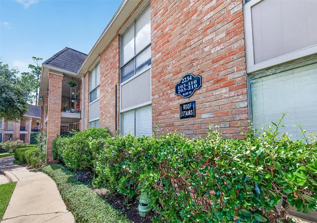 Photo 3 of Condo for sale at 2234 S Piney Point Rd #206, Houston, TX 77063 | MLS# 33062708 | Listing updated on 2026-06-16