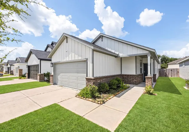 Photo 3 of Single family home for sale at 1902 Whispering River Dr, Missouri City, TX 77489 | MLS# 91167258 | Listing updated on 2026-08-18