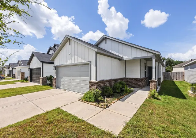 Photo 4 of Single family home for sale at 1902 Whispering River Dr, Missouri City, TX 77489 | MLS# 91167258 | Listing updated on 2026-08-18