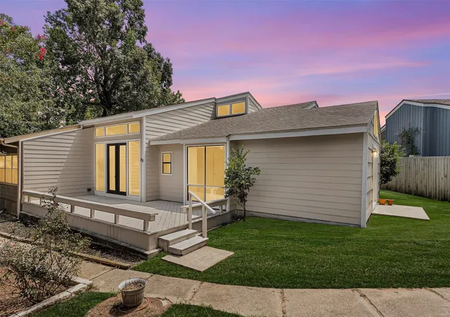 1st image of 33 April Vlg, Montgomery, TX 77356 | MLS# 11818011