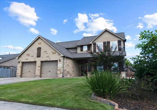 Photo 1 of Single family home for sale at 11815 Eagle Ridge Dr, Mont Belvieu, TX 77535 | MLS# 48178622 | Listing updated on 2026-09-05