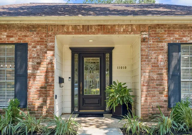 Photo 3 of Single family home for sale at 11010 Overbrook Ln, Houston, TX 77042 | MLS# 45423612 | Listing updated on 2026-09-13