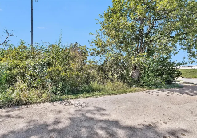 Photo 3 of Land for sale at 5025 Falls St, Houston, TX 77026 | MLS# 73523464 | Listing updated on 2026-09-10