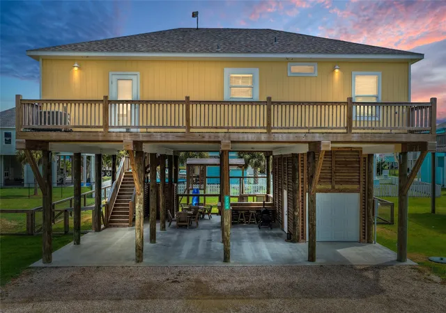 Photo 4 of Single family home for sale at 2294 E Lobster, Crystal Beach, TX 77650 | MLS# 55382546 | Listing updated on 2026-08-27