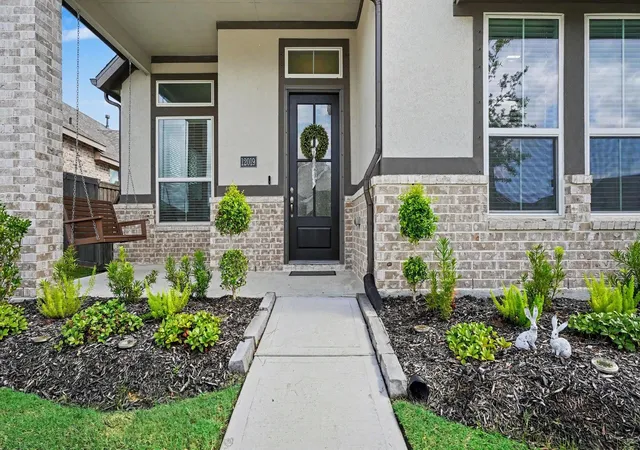 Photo 3 of Sale Pending at 12019 Perch Dr, Mont Belvieu, TX 77523 | MLS# 38479002 | Listing updated on 2026-09-17