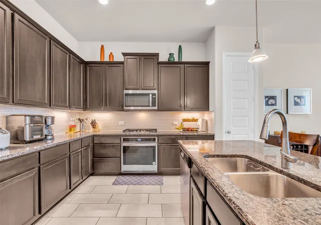 Photo 2 of Single family home for sale at 10082 Black Maple Dr, Conroe, TX 77385 | MLS# 8415493 | Listing updated on 2026-08-01
