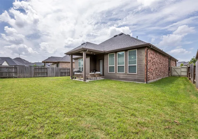 Photo 3 of Single family home for sale at 10082 Black Maple Dr, Conroe, TX 77385 | MLS# 8415493 | Listing updated on 2026-08-01