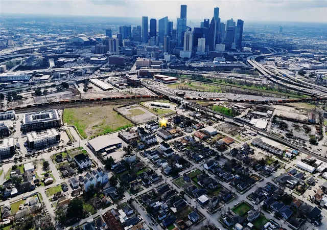 1st image of 1504 Everett St, Houston, TX 77009 | MLS# 13532604