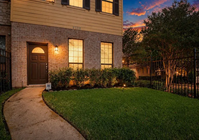 Photo 2 of Townhouse for sale at 9120 Lakes At 610 Dr, Houston, TX 77054 | MLS# 54260008 | Listing updated on 2026-08-29