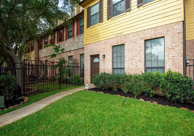 Photo 40 of Townhouse for sale at 9120 Lakes At 610 Dr, Houston, TX 77054 | MLS# 54260008 | Listing updated on 2026-09-24