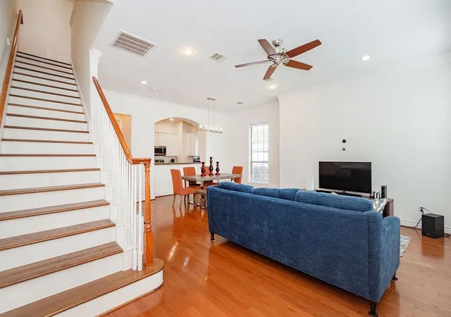 Photo 4 of Townhouse for sale at 9120 Lakes At 610 Dr, Houston, TX 77054 | MLS# 54260008 | Listing updated on 2026-08-29