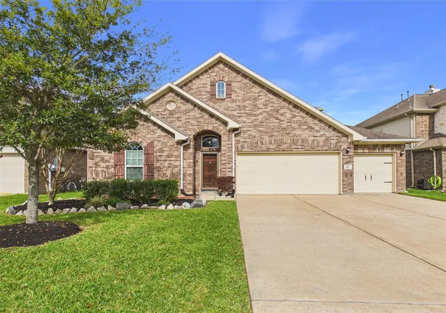 Photo 1 of Sale Pending at 401 W Bend Dr, League City, TX 77573 | MLS# 76790196 | Listing updated on 2026-08-31