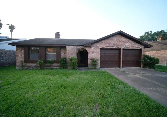 Photo 2 of Single family home for sale at 12314 Bexley Dr, Houston, TX 77099 | MLS# 11327972 | Listing updated on 2026-03-20