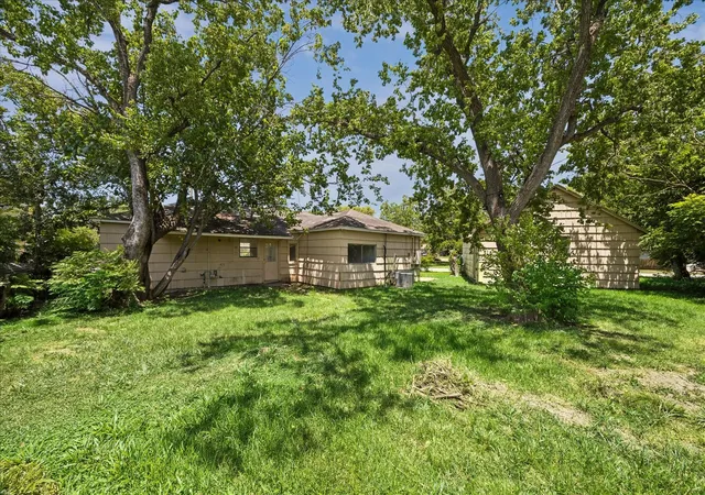 10th image of 1006 Valerie Ave, Pasadena, TX 77502 | MLS# 62078956