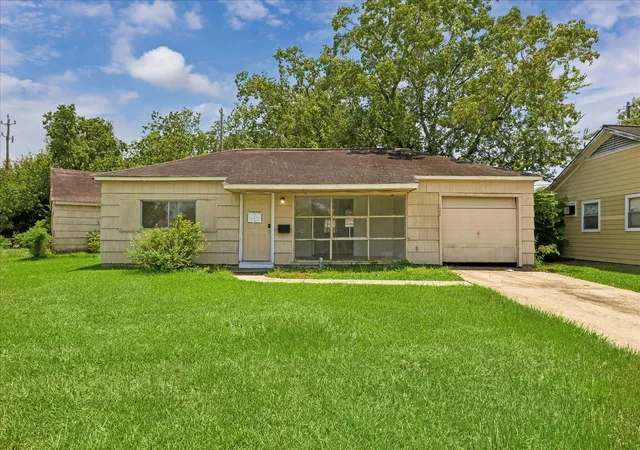 1st image of 1006 Valerie Ave, Pasadena, TX 77502 | MLS# 62078956