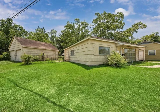 2nd image of 1006 Valerie Ave, Pasadena, TX 77502 | MLS# 62078956