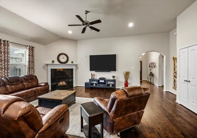 Photo 3 of Single family home for sale at 422 Stockport Dr, League City, TX 77573 | MLS# 87066997 | Listing updated on 2026-10-09