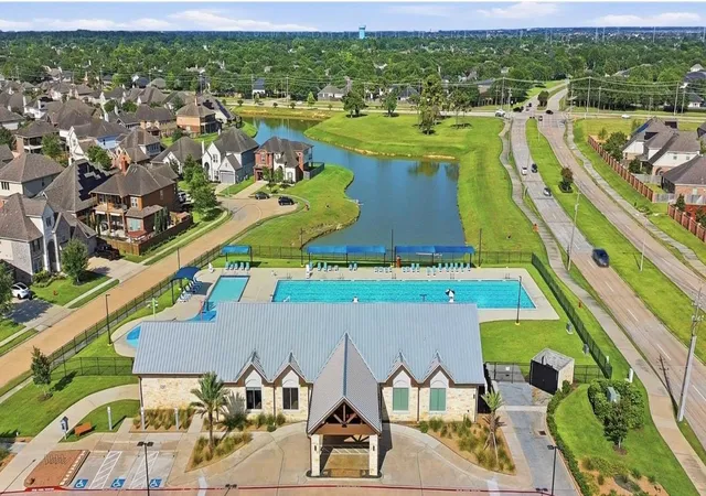 42nd image of 422 Stockport Dr, League City, TX 77573 | MLS# 87066997