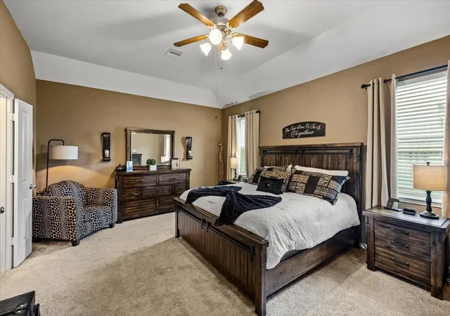Photo 4 of Single family home for sale at 422 Stockport Dr, League City, TX 77573 | MLS# 87066997 | Listing updated on 2026-10-09