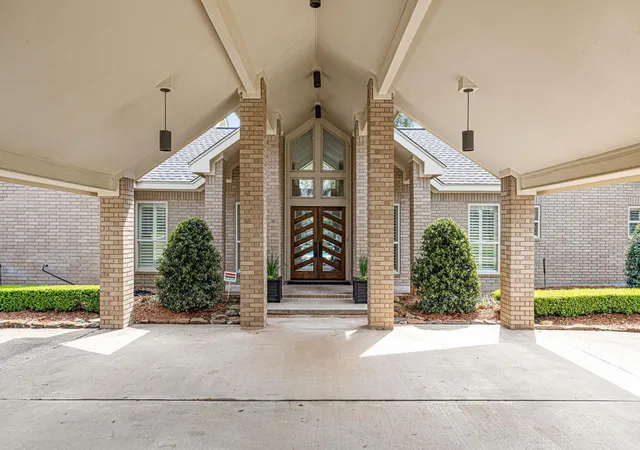 Photo 3 of Single family home for sale at 211 Golfview Dr, Richmond, TX 77469 | MLS# 33657951 | Listing updated on 2026-09-17