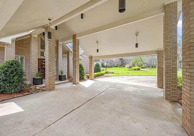 Photo 3 of Single family home for sale at 211 Golfview Dr, Richmond, TX 77469 | MLS# 33657951 | Listing updated on 2026-09-17