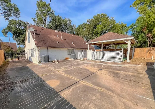 Photo 3 of Single family home for sale at 8311 Leader St, Houston, TX 77036 | MLS# 81508328 | Listing updated on 2026-08-30
