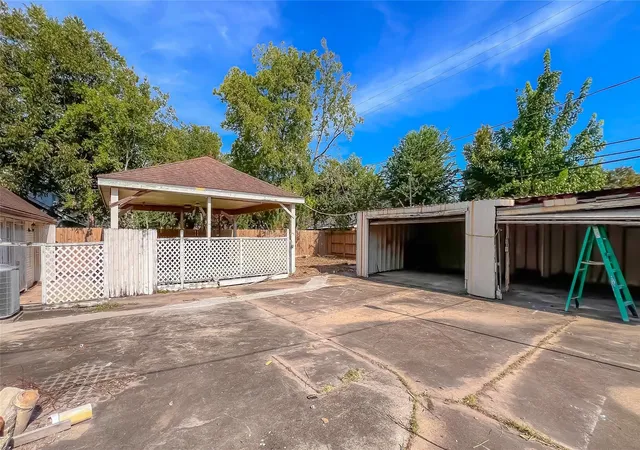 Photo 3 of Single family home for sale at 8311 Leader St, Houston, TX 77036 | MLS# 81508328 | Listing updated on 2026-08-30