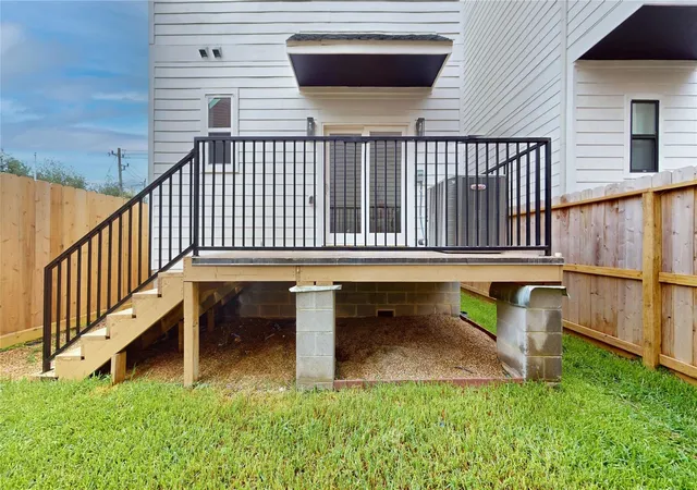 3rd image of 2611 Sherwin St, Houston, TX 77007 | MLS# 49894969