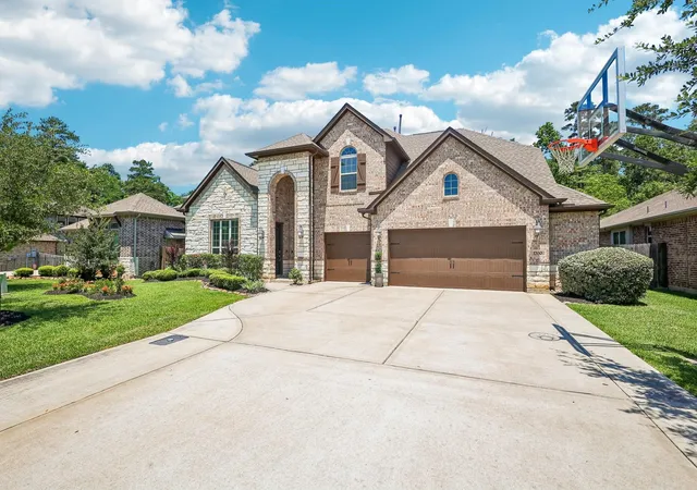 Photo 3 of Single family home for sale at 1700 Graystone Hills Dr, Conroe, TX 77304 | MLS# 21566043 | Listing updated on 2026-09-20