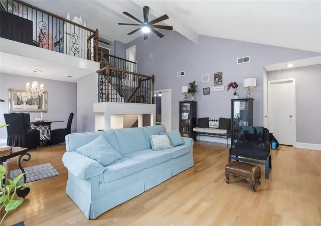 Photo 2 of Sale Pending at 11630 Karlwood Ln, Houston, TX 77099 | MLS# 55644283 | Listing updated on 2026-10-06