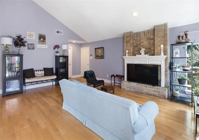 Photo 3 of Sale Pending at 11630 Karlwood Ln, Houston, TX 77099 | MLS# 55644283 | Listing updated on 2026-10-06