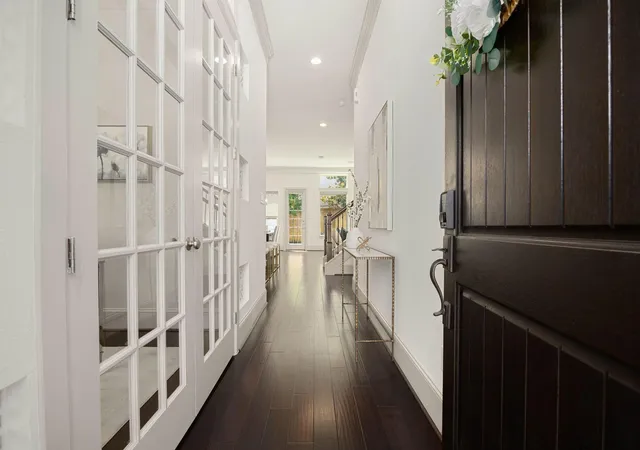 Photo 3 of Single family home for sale at 6703 Saxton Manor St, Houston, TX 77055 | MLS# 75347347 | Listing updated on 2026-09-18