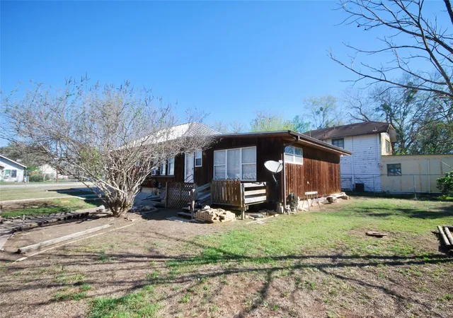 23rd image of 125 W Wallace St, Gonzales, TX 78629 | MLS# 81473356