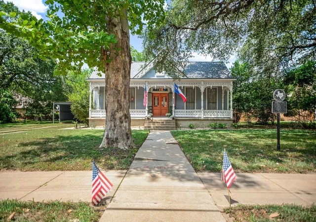 4th image of 1216 Live Oak St, Columbus, TX 78934 | MLS# 62707055