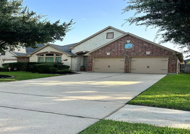 2nd image of 13206 Gentle Water Dr, Houston, TX 77044 | MLS# 77249258