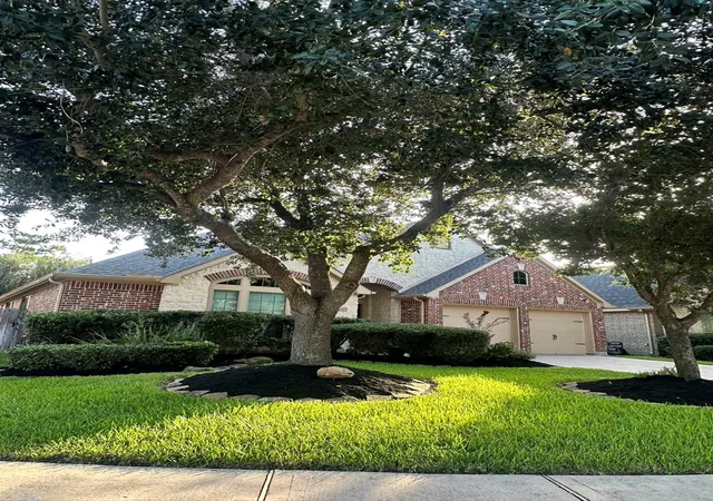 3rd image of 13206 Gentle Water Dr, Houston, TX 77044 | MLS# 77249258