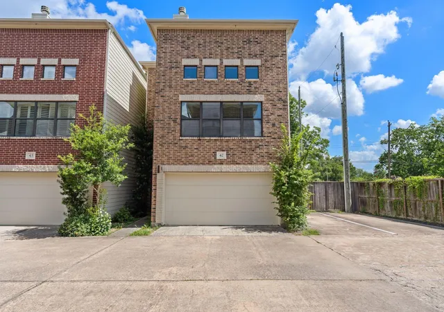 Photo 1 of Sale Pending at 650 Westcross St #42, Houston, TX 77018 | MLS# 98151648 | Listing updated on 2026-09-20