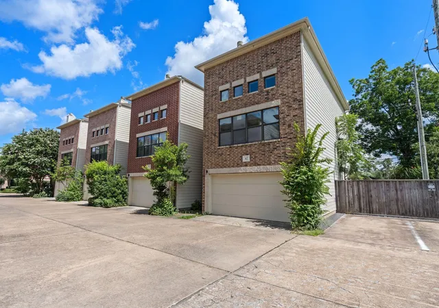 Photo 2 of Sale Pending at 650 Westcross St #42, Houston, TX 77018 | MLS# 98151648 | Listing updated on 2026-09-20