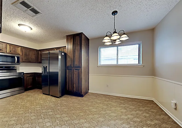 2nd image of 207 Oakwood St, League City, TX 77573 | MLS# 97635073