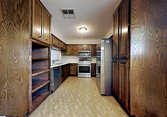 3rd image of 207 Oakwood St, League City, TX 77573 | MLS# 97635073