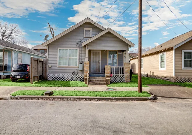 Photo 2 of Single family home for sale at 2804 Netleton St, Houston, TX 77004 | MLS# 25037045 | Listing updated on 2026-06-25