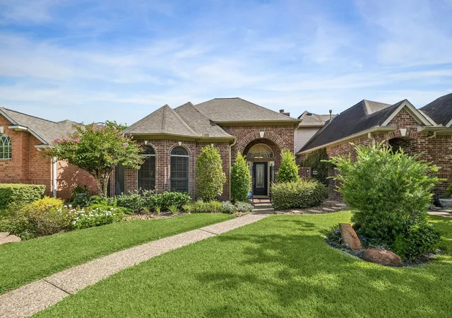 Photo 1 of Single family home for sale at 6842 Queensclub Dr, Houston, TX 77069 | MLS# 94047627 | Listing updated on 2026-09-15