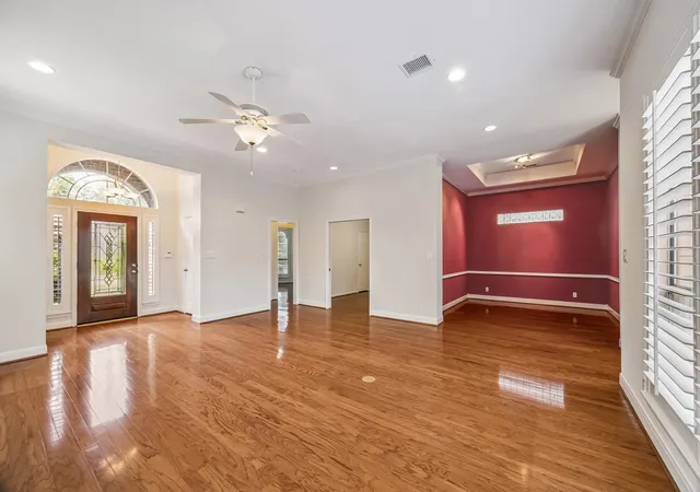 Photo 3 of Single family home for sale at 6842 Queensclub Dr, Houston, TX 77069 | MLS# 94047627 | Listing updated on 2026-09-15