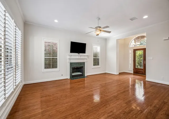 Photo 4 of Single family home for sale at 6842 Queensclub Dr, Houston, TX 77069 | MLS# 94047627 | Listing updated on 2026-09-15