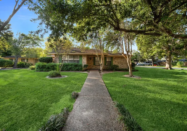 1st image of 210 E Waring St, Dayton, TX 77535 | MLS# 77215211