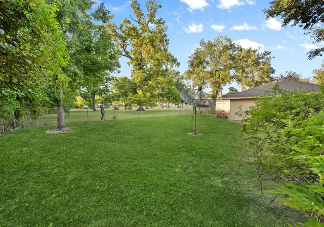 23rd image of 210 E Waring St, Dayton, TX 77535 | MLS# 77215211