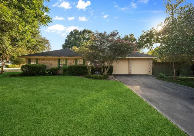 2nd image of 210 E Waring St, Dayton, TX 77535 | MLS# 77215211