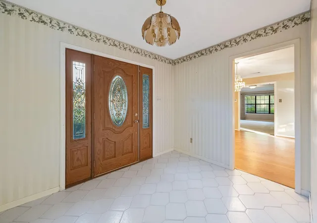5th image of 210 E Waring St, Dayton, TX 77535 | MLS# 77215211