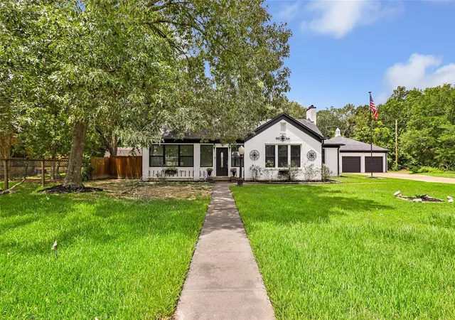 Photo 1 of Single family home for sale at 105 Wallisville Rd, Liberty, TX 77575 | MLS# 94760195 | Listing updated on 2026-10-03